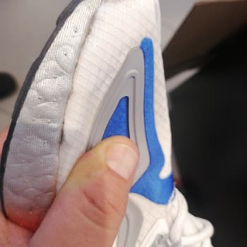 Adidas Ayakkabı 1 Haftada Açıldı. 1 Ay Bekle Diyorlar. Terlikle Kaldım