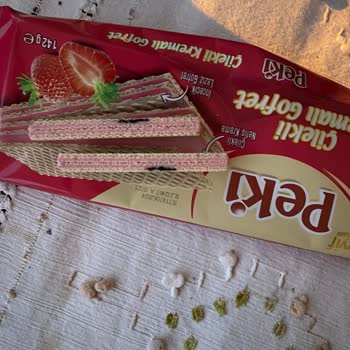 Konya Şeker Peki Çilekli Gofretin İçinden Çıkan Yabancı Madde...