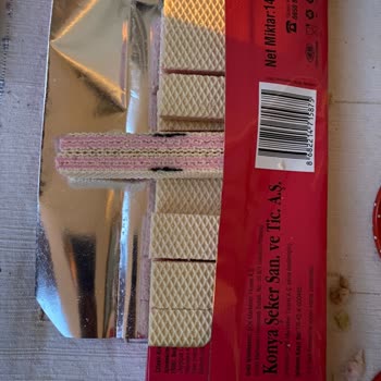 Konya Şeker Peki Çilekli Gofretin İçinden Çıkan Yabancı Madde...