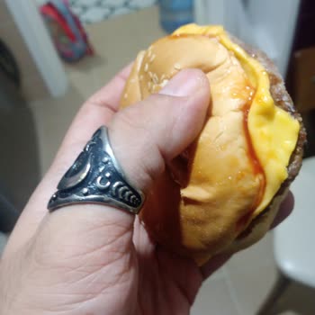 Burger King Et Peynir Ekmek Hamburger İstediğim Halde Ketçap Koymuş