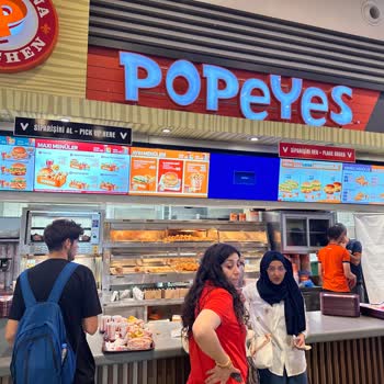Popeyes Soğuk İce Tea Nin Suya Yakın Olması