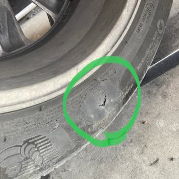 Umran Oto Ekspertiz Nissan Qashqai Aracında Lastiklerde Aşırı Balon Ve Yarılma Var!