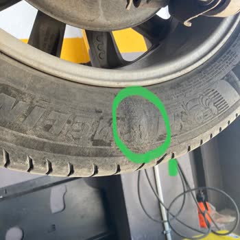 Umran Oto Ekspertiz Nissan Qashqai Aracında Lastiklerde Aşırı Balon Ve Yarılma Var!