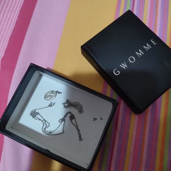 Gwomme Çürümüş Gümüş Kolyeyi Satıyorlar