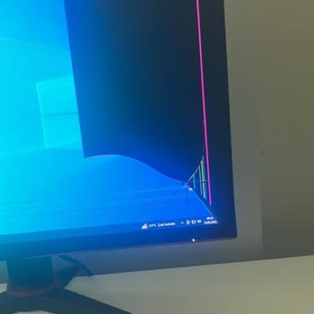 AOC Europe Aoc 24G2SAE Adlı Monitörde Darbe Olmamasına Karşın İç Panelde Kırık