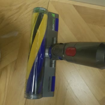 Dyson V 15 Işıklı Başlıkta Açma Kapama Düğmesi Yok