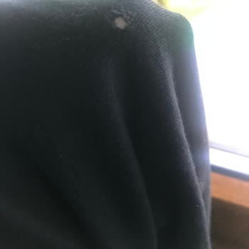 USPA Tişörtte Delik