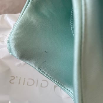 Gigii's Elbise Şikayeti