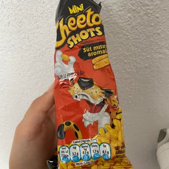 Mini Cheetos Shots Üçlü Paketinde Siyah Bir Şey Buldum
