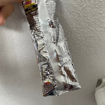 Mini Cheetos Shots Üçlü Paketinde Siyah Bir Şey Buldum