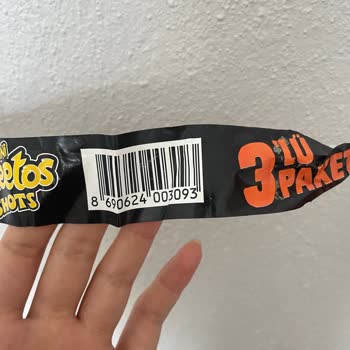 Mini Cheetos Shots Üçlü Paketinde Siyah Bir Şey Buldum