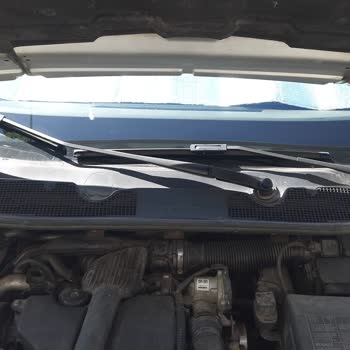 Renault Megane 3 Ön Cam Izgara Bakalit Pul Pul Dökülüyor