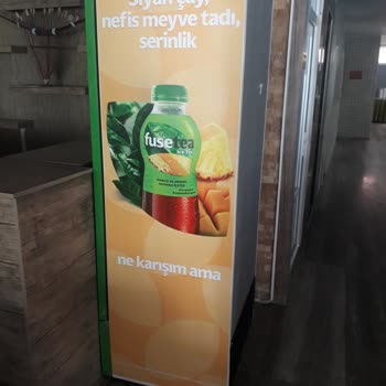 Coca-Cola Çalışmayan Dolap Getirip Attılar
