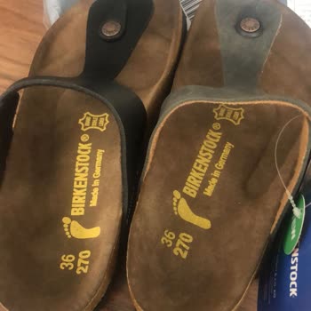 42 Marka Mezat Farklı Renklerde Gönderilen Terlikler