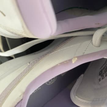 Puma Ayakkabının Yan Tarafının Soyulması