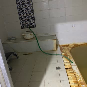 Nenehatun Termal Tesisleri 500 TL Para Ödedik 2 Saat İçin 20 Dakika Duramadık