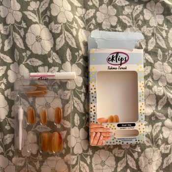 Gratis Takma Tırnak Yapıştırıcısı Sorunu