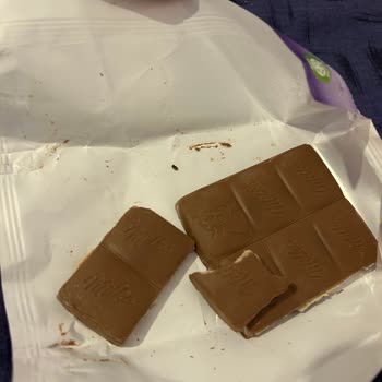 Milka Çikolatanın İçerisinden Böcek Çıktı