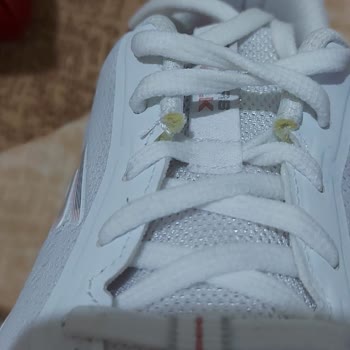 Skechers Firmasının Defolu Ayakkabı Satışı