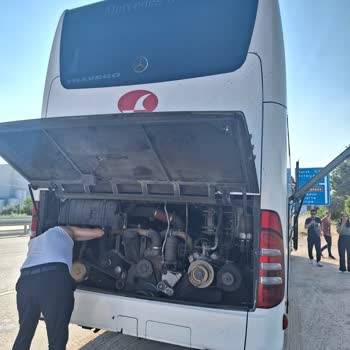 Buzlu Turizm Buzlu Otobüs Firmasının Geç Gelmesi Ve Yolda Arızalanması