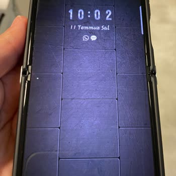 Samsung Telefon Flip Z 4 Cep Telefonu