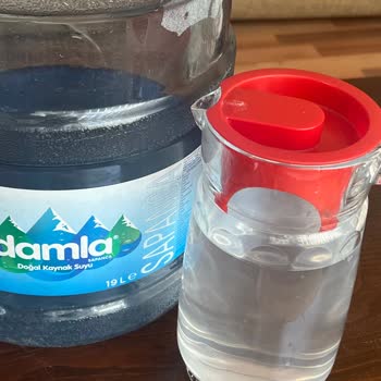 Damla Su Su Bulanık Ve Kokulu