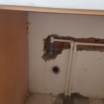 Enak Mühendislik Doğalgaz Tesisatında Kırdıkları Duvarları Öylece Bıraktılar