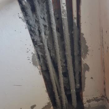 Enak Mühendislik Doğalgaz Tesisatında Kırdıkları Duvarları Öylece Bıraktılar