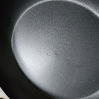Karaca Züccaciye Aldığım Üç Tavada Da Erimeler, Soyulmalar, Sararmalar Var, Kaplaması Kötü