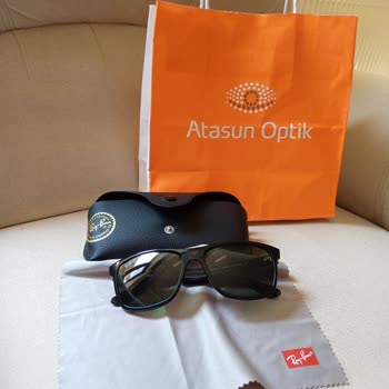 Atasun Optik Güneş Gözlüğü Cam Ve Çerçeve Çizilmesi, Temizlerken Camın Sallanması