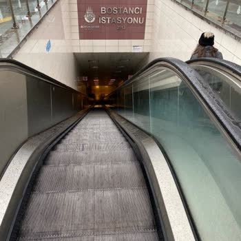 Metro İstanbul Metro Yürüyen Merdivenleri.