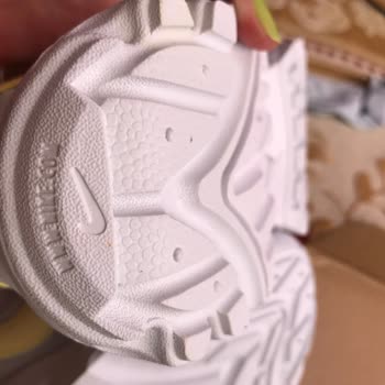 Nike App Uygulamasından Satın Aldığım Ayakkabılar Lekeli Geldi