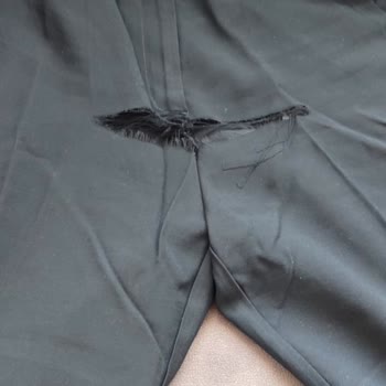 LCW Yırtık Ve Etiketsiz Pantolon Gönderdi