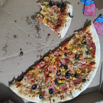 Domino's Pizza Pizza İçeresinden Çıkan Yabancı Cisim