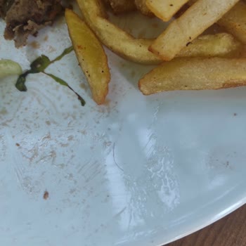 Büyük Anadolu Otel Açık Havuz Restoranının Hijyensizliği