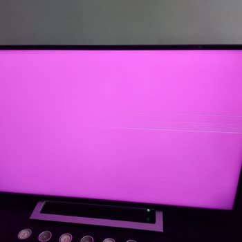 Toshiba TV Ekranda Kocaman Çizgiler Oluştu