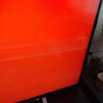 Toshiba TV Ekranda Kocaman Çizgiler Oluştu