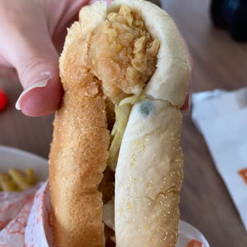 Popeyes Hamburger Ekmeği Küflü Çıktı