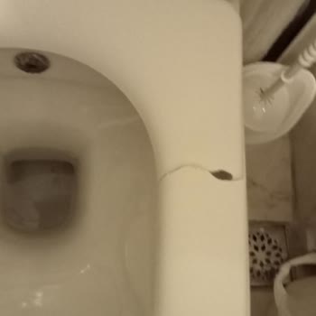 Ege Vitrifiye Klozet Kapağı 13 Yaş Oğlum Oturunca Kırıldı