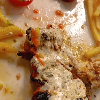 Tavuk Dünyasının Yanık Tavukları, Buz Gibi Yemekleri Ve Kötü Servisi