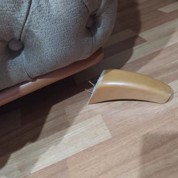 Beyza Mobilya Koltuk Takımı Ayağı Kırıldı, Servis İlgisiz