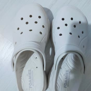 Skechers Farklı Boyutta Terlik