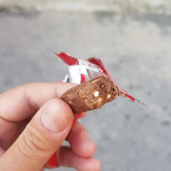 Tadelle Çikolata Aldık Yarısı Yenmiş Çıktı