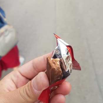 Tadelle Çikolata Aldık Yarısı Yenmiş Çıktı