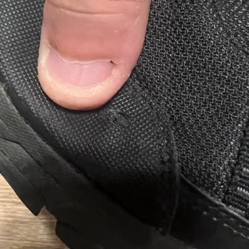 Skechers 1 Ay İçerisinde Yırtılan, Kusurlu Ayakkabıyı İade Almıyor.