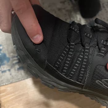 Skechers 1 Ay İçerisinde Yırtılan, Kusurlu Ayakkabıyı İade Almıyor.