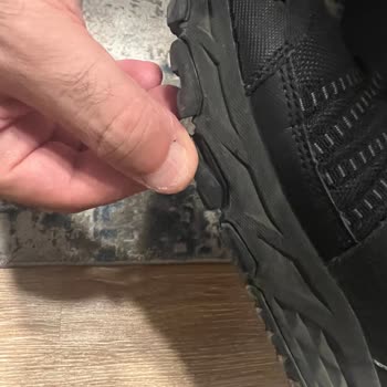 Skechers 1 Ay İçerisinde Yırtılan, Kusurlu Ayakkabıyı İade Almıyor.