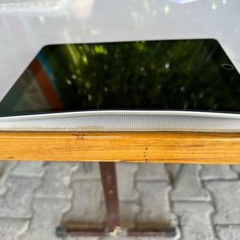 Apple İPad 9. Nesil Tablet Yay Gibi Bükülüyor