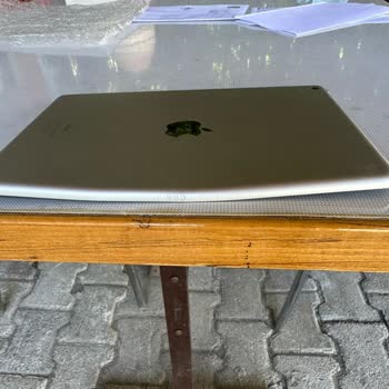 Apple İPad 9. Nesil Tablet Yay Gibi Bükülüyor