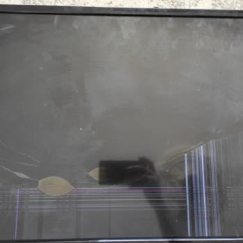 PTT Kargo Televizyon Ekranını Kırması